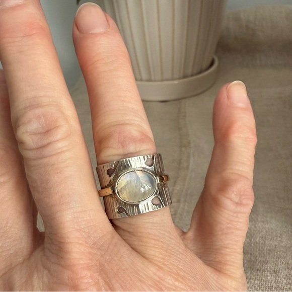 Sundance Silver and Moonstone Ring. 7US - Picture 2 of 11